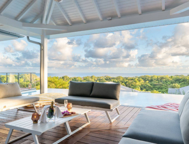 villa de luxe avec terrasse couverte